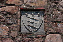 Board of Ordnance shield on part of Elizabeth Castle, Jersey Three guns and three cannonballs.jpg