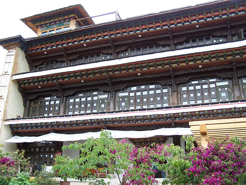 File:Tibetan Hotel - panoramio.jpg