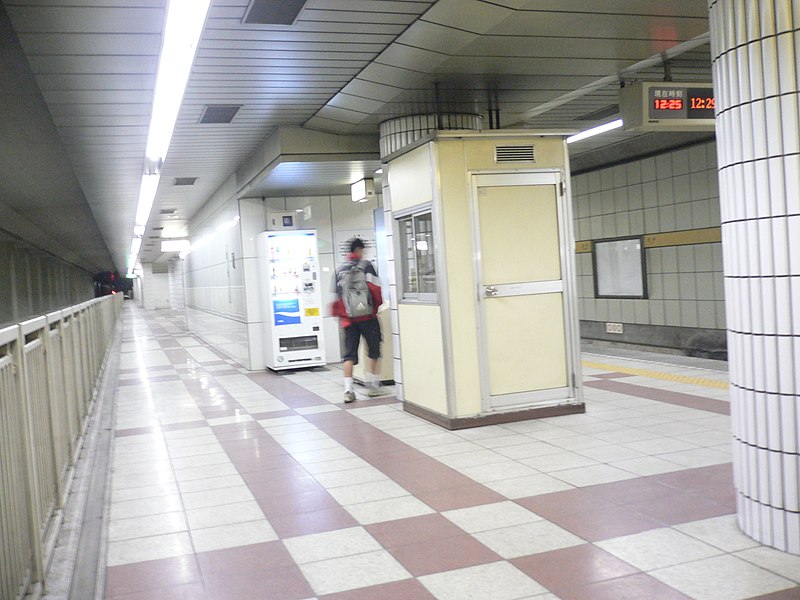 File:Toyosu-Station-2005-12-18 6.jpg