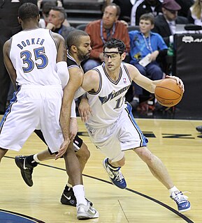 <span class="mw-page-title-main">Pick and roll</span> Offensive play in basketball