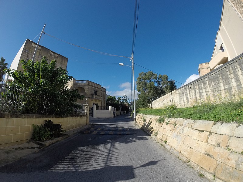 File:Triq il-Linja, Ħ'Attard, Malta - panoramio (2).jpg