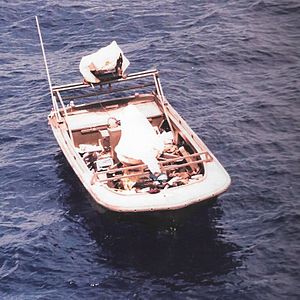 סירת מחבלים המובילה שנתפסה בים מול קיבוץ געש, 30 מאי 1990