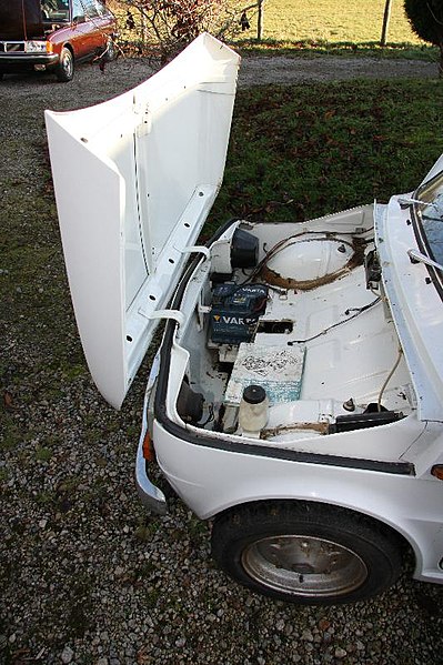 File:Trunk of a white left hand drive Fiat 126 produced in 1973 2.jpg