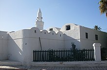 Sett bakfra Moskeen av tyrkerne i Houmt Souk med sin tyrkiske minaret.