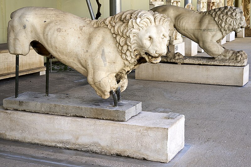 File:Two funerary lions (Archaeological Museum of Piraeus, 2-12-2023).jpg