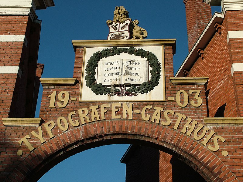 File:Typografengasthuispoort.JPG