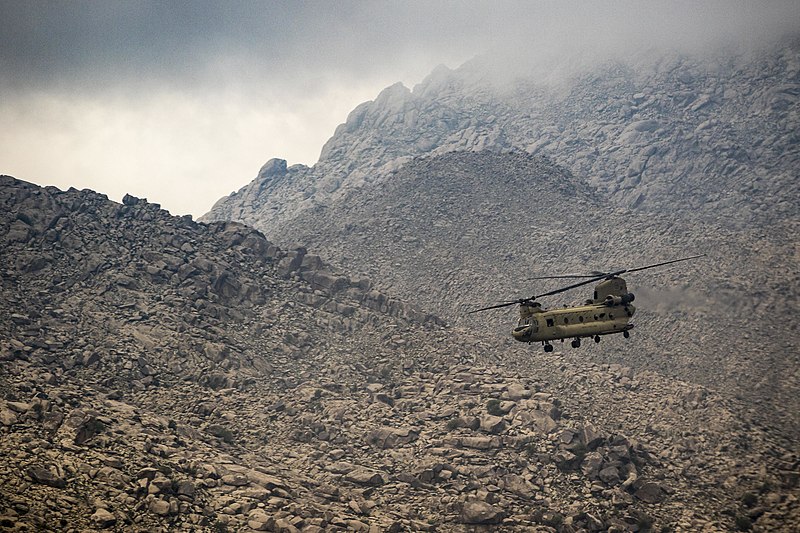 File:U.S. Army CH-47 Chinook helicopter pilots fly near Jalalabad, Afghanistan, April 5, 2017.jpg