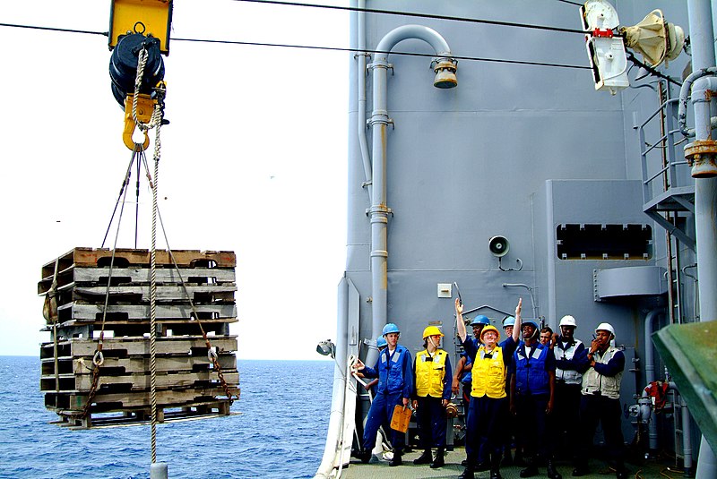 File:US Navy 060302-N-4772B-095 Sailors gives hand signals to move pallets from the Military Sealift Command (MSC) underway replenishment oilier USNS Yukon (T-AO 202).jpg