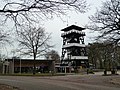 De oude toren met restaurant in november 2010