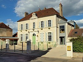 Das Rathaus in Val-de-Mercy