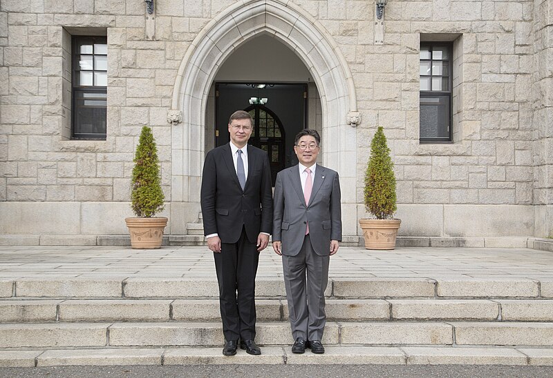 File:Valdis Dombrovskis & Kim Dong-one (2023).jpg