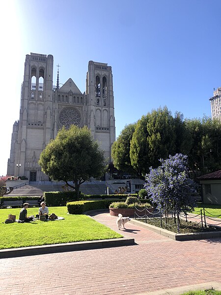 File:View of Grace Cathedral from Huntington Park in San Francisco.jpg