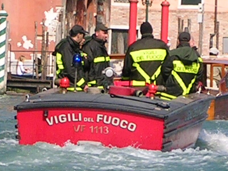 File:Vigili del Fuoco.jpg