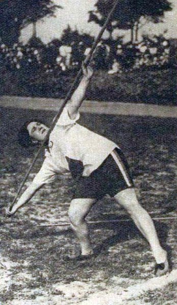 File:Violette Morris au lancer du javelot en janvier 1923.jpg