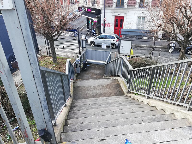 File:Vitry-sur-Seine RER C 2022 22.jpg