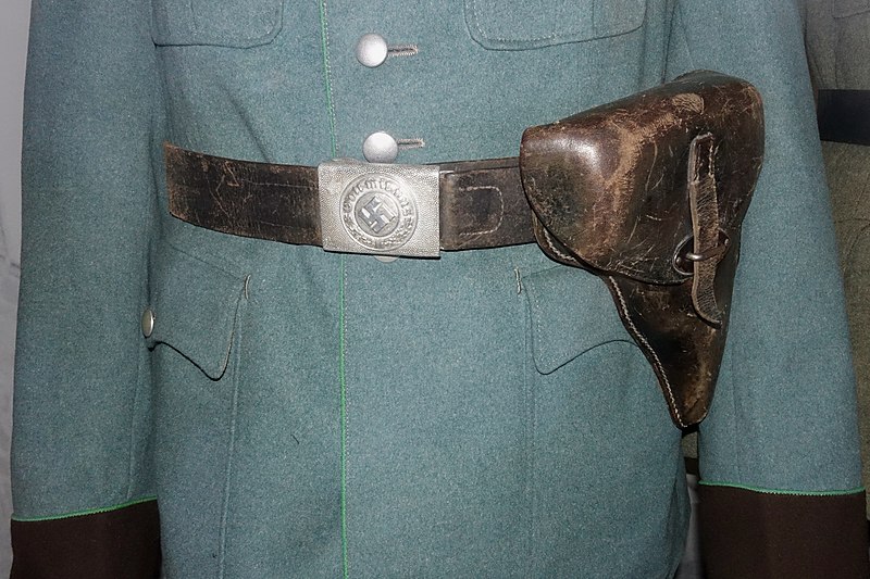 File:WW2 German Police Ordnungspolizei uniform, belt buckle "Gott mit uns", pistol case holster, tunic. Armed Forces Museum (Forsvarsmuseet) Oslo Norway 2020-02-25 3386.jpg