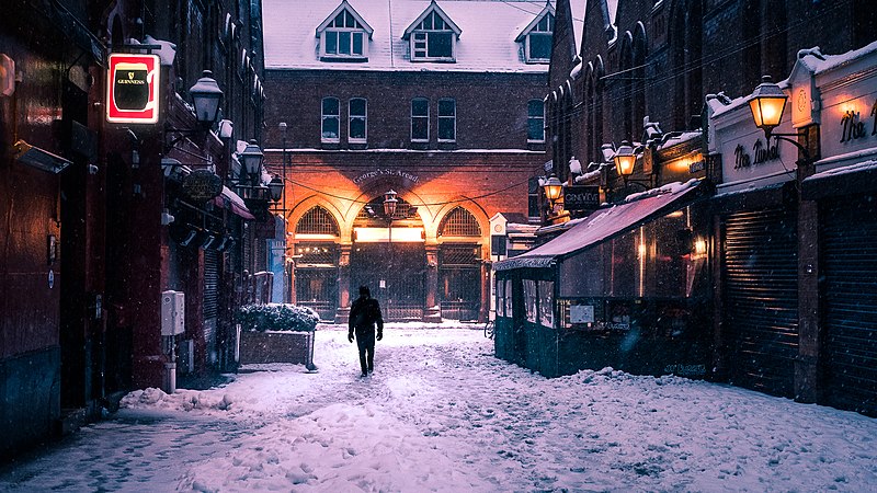 800px-Walking_In_The_Snow_Dublin_Ireland_Color_Street_Photography_(248021685).jpeg (800×450)