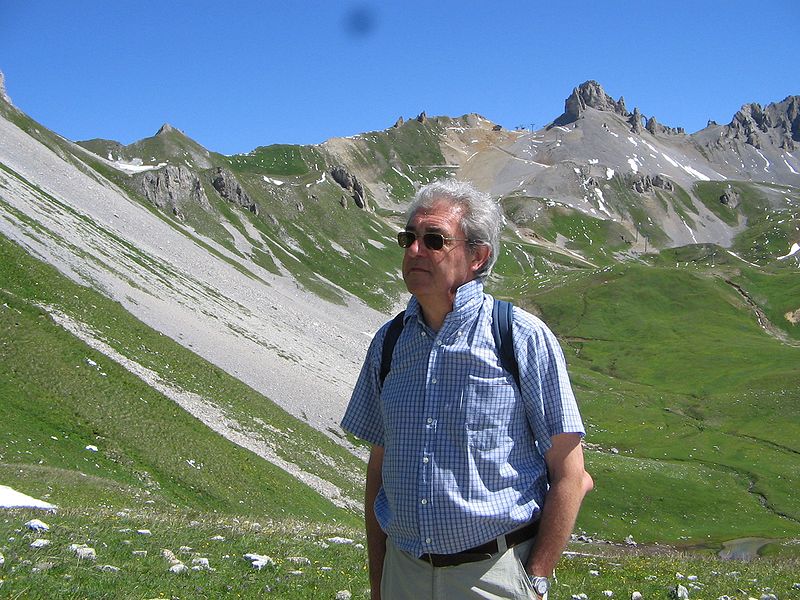 File:Walking in the Vanoise.jpg