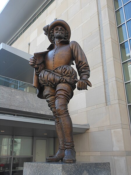 File:Walter Raleigh Statue.JPG