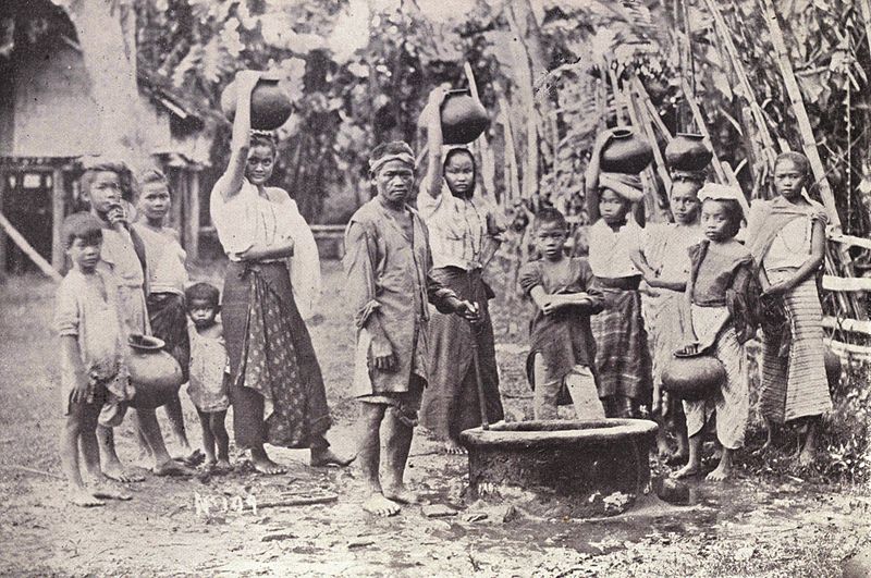File:Water carriers in Iloilo, 1899.jpg