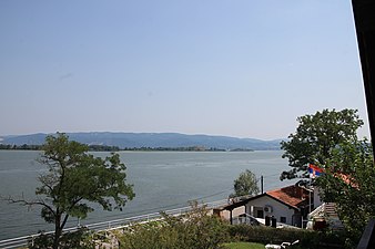 Поглед на Дунав са терасе виле