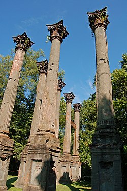 Windsor Ruins-vert.JPG