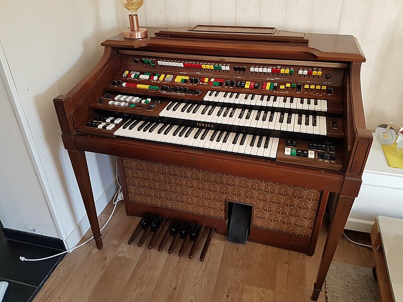 File:Yamaha electone D-85 (1981).jpg