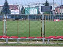 Ząbki-Stadion-Dolcan-boisko-podkaster.JPG