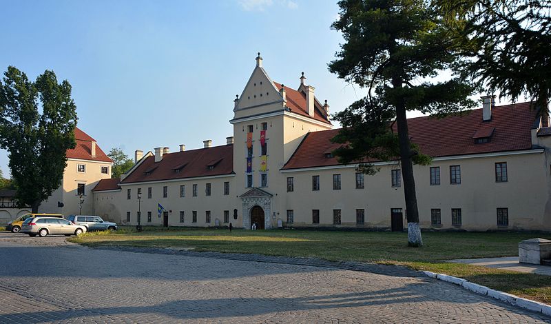 File:Zhovkva Assembly Square 2 Zhovkivskyh Castle 01 (YDS 8876).jpg