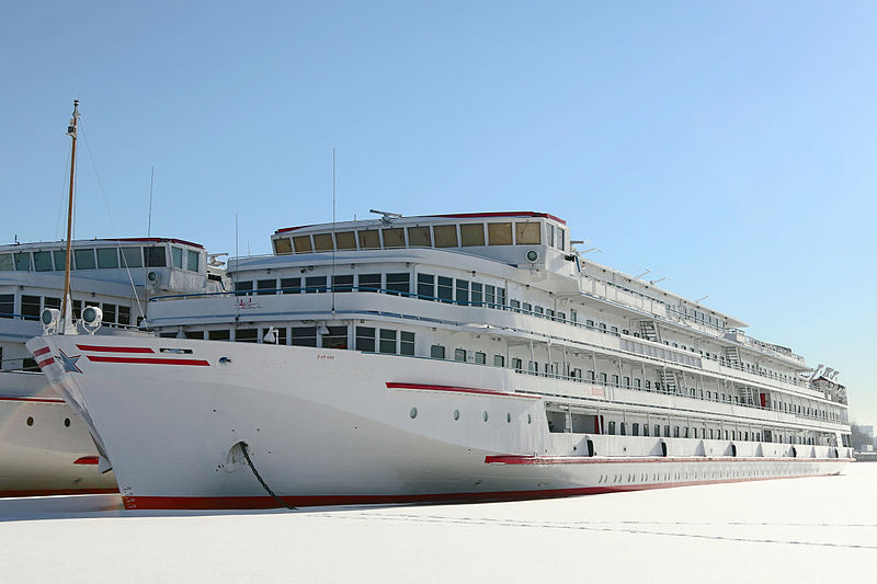 File:Zosima Shashkov in Winter at Moscow North River Terminal Front View 10-feb-2015.jpg