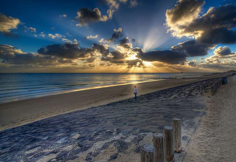 File:Zoutelande-Promenade-Sonnenuntergang-Crop.jpg