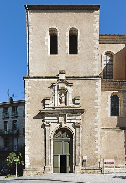 File:(Castres) Cathédrale Saint-Benoît - Porche d'entrée.jpg