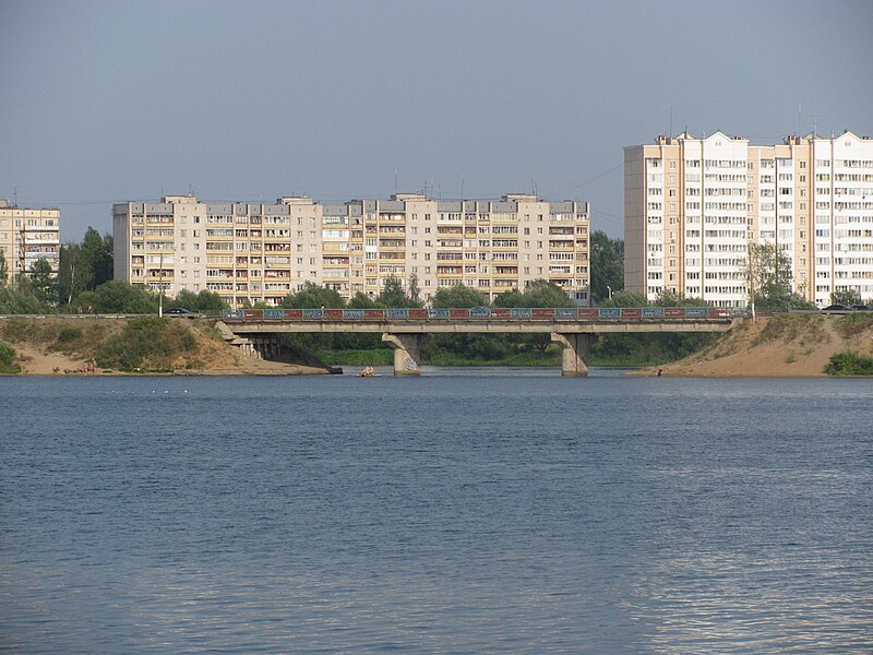 File:Железобетонный мост через реку Донховку. Конаково, Тверская область, Россия.jpg