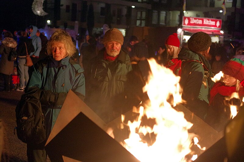 File:19.11.16 Todmorden Lamplighter Festival 153 (30755401260).jpg