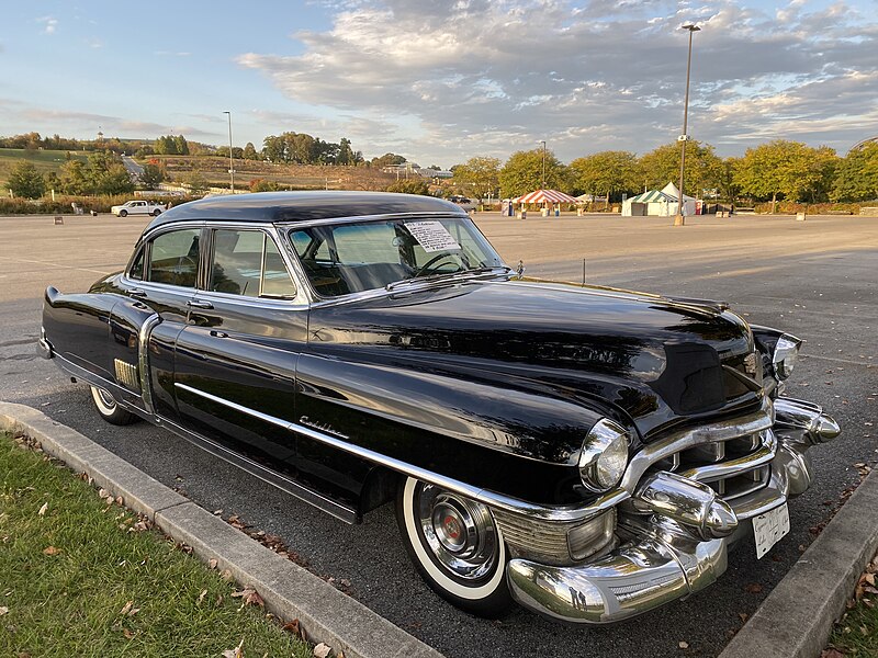 File:1953 Cadillac Sixty Special Fleetwood sedan in black Hershey 2019 AACA swap area 1of4.jpg