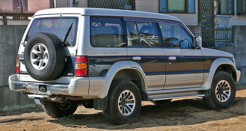 File:1993 Mitsubishi Pajero 01.jpg