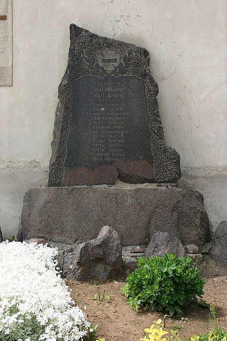 2011 05 Wieskau 01 Kriegerdenkmal