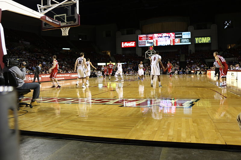 File:2013 UMass Basketball Game.JPG