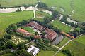 Schloss Oberwerries ist ein Wasserschloss in den Lippeauen bei Heessen, Hamm, Nordrhein-Westfalen, Deutschland. Das Bild entstand während des Münsterland-Fotoflugs am 1. Juni 2014. Hinweis: Die Aufnahme wurde aus dem Flugzeug durch eine Glasscheibe hindurch fotografiert.