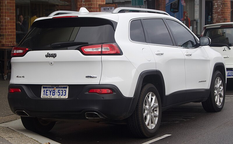 File:2015 Jeep Cherokee (KL) Longitude wagon.jpg