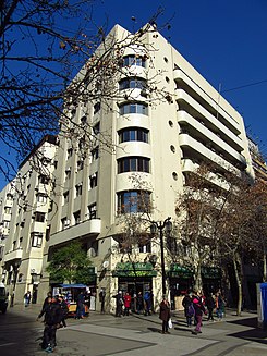 2017 Santiago de Chile - Státní železniční společnost (současná budova Minvu) - Av. Libertador Bernardo O'Higgins 924 (roh s Calle Serrano).jpg