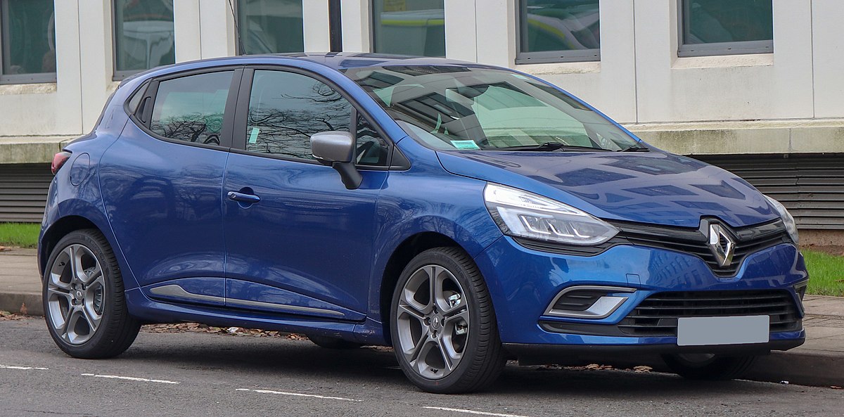 https://upload.wikimedia.org/wikipedia/commons/thumb/0/03/2018_Renault_Clio_GT_Line_TCE_900cc_Front.jpg/1200px-2018_Renault_Clio_GT_Line_TCE_900cc_Front.jpg