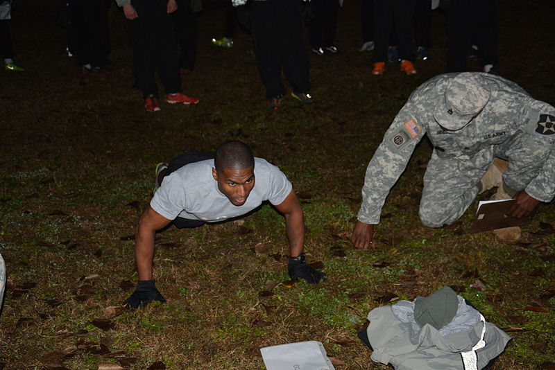 File:210th Fires Brigade hosts Thunder Fitness Challenge 131030-A-WV398-057.jpg