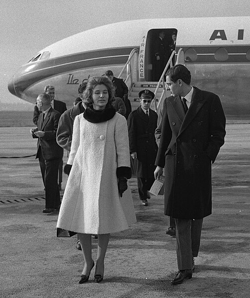 File:30 nov. 61. Le prince Moulay Abdallah arrive à Blagnac (1961) - 53Fi5426 (cropped).jpg