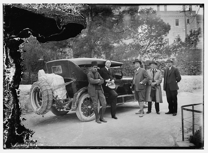 File:5 men with new Dodge LOC matpc.08821.jpg