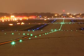 ATL TWY B - RWY Crossing (13534655025).jpg