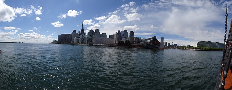 File:A panorama of Toronto, taken from the Empire Sandy, Canada Day, 2016 (17).JPG - panoramio.jpg