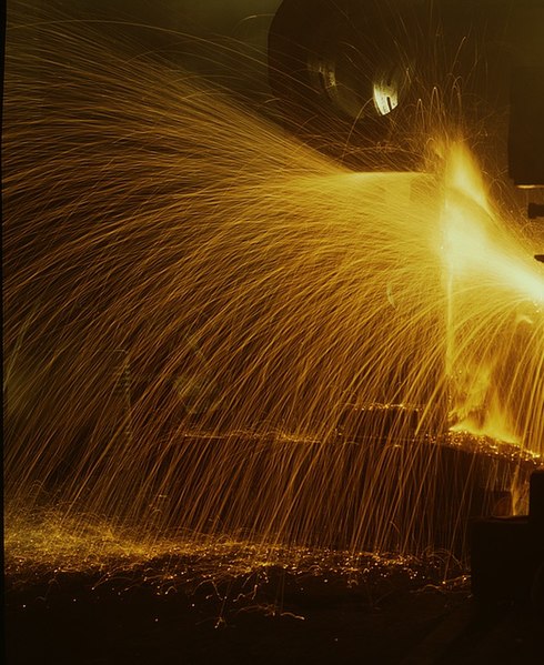 File:A welder who works in the round-house at the Chicago and Northwestern Railroad1a34602v (cropped).jpg