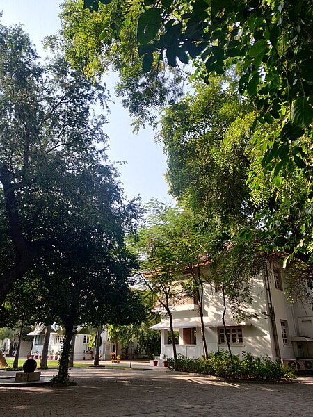 File:Ahmedabad University Office 03.jpg