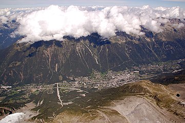 Vue aérienne de la commune de Chamonix.